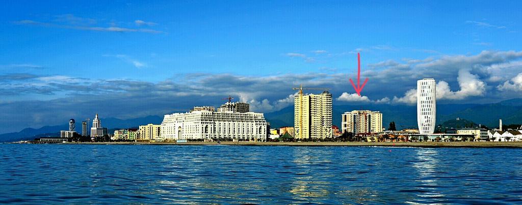 Nino Apartment On Pirosmani Batumi Zimmer foto